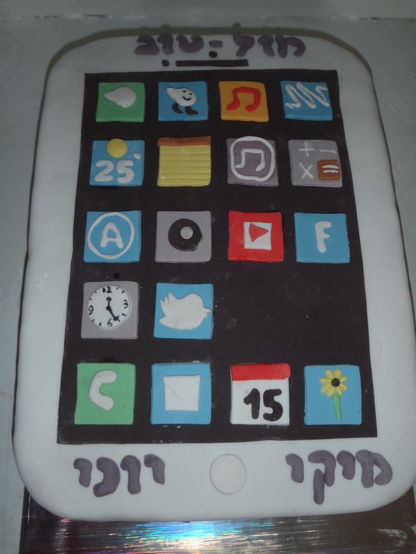 עוגת יום הולדת שוקולד אייפון